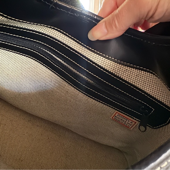 Elegant Black Dooney & Bourke Croc-Embossed Shoulder Bag - Picture 5 of 11